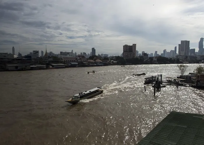 Отель Amdaeng Riverside 4*