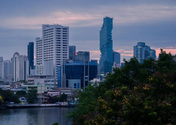 Отель Amdaeng Riverside Бангкок