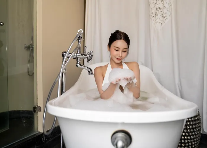 Отель Amdaeng Riverside 4*