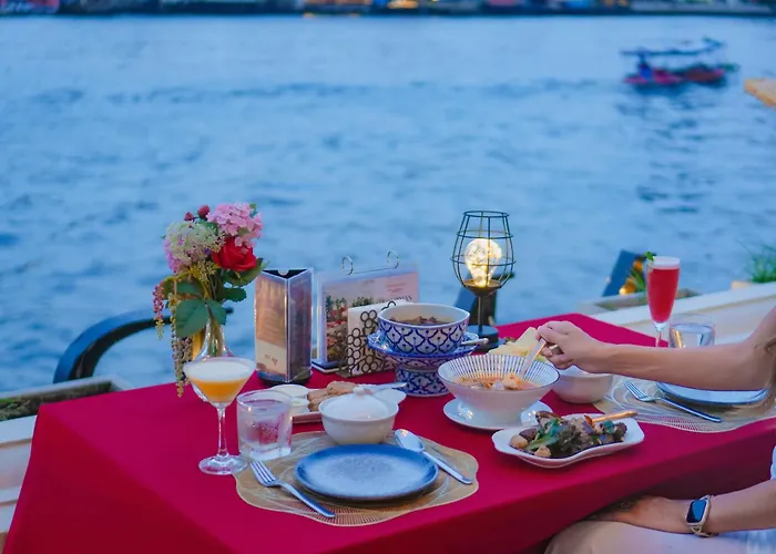 Отель Amdaeng Riverside 4*