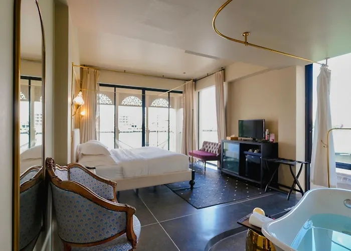 Hotel Amdaeng Riverside 4*