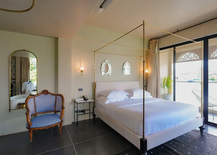 Amdaeng Riverside 4*