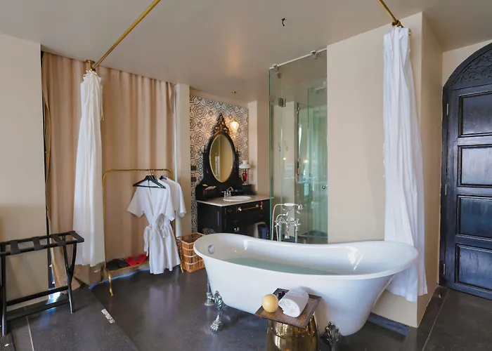 Hotel Amdaeng Riverside